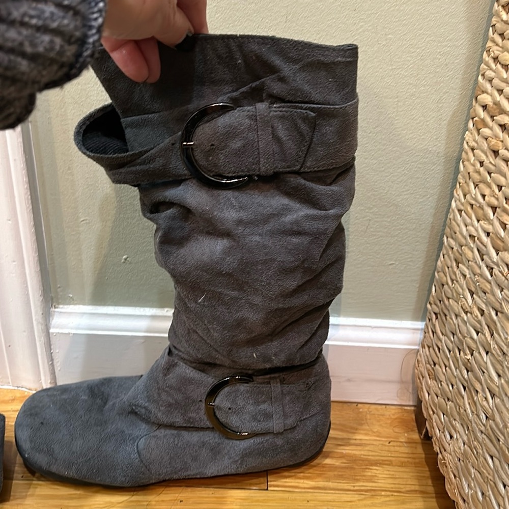 Max Collection grey slouchy boot. Size 9.